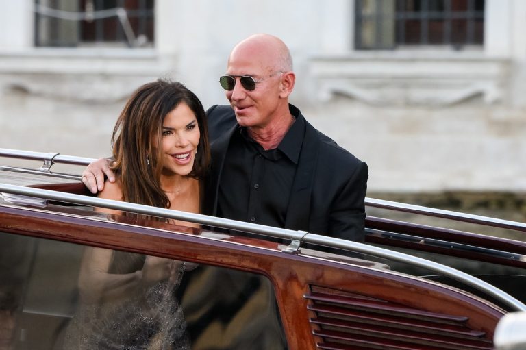 Complexitatea contractului prenupțial dintre Jeff Bezos și Lauren Sánchez: O analiză detaliată