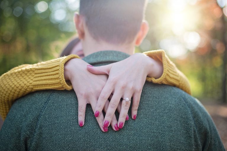 Relații în Umbră: Fostul Soț al Prezentatoarei TV și Concurenta din Mireasa - O Poveste de Dragoste în Showbiz-ul Românesc