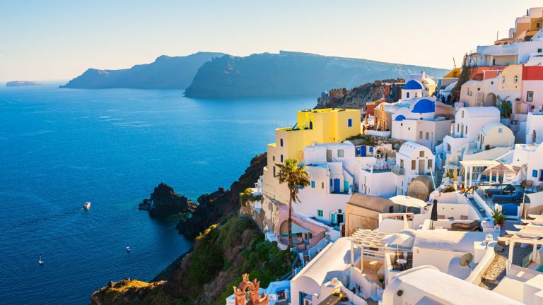 Grecia Introduce o Nouă Taxă pentru Turiști: Impactul Asupra Românilor și Turismului Local
