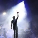 Post Malone: Între Accidente Spectaculoase și Provocări Personale – Analiza Incidentului de pe Scenă