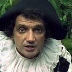 Mihai Gruia Sandu: Arlechino din anii '90 și Drumul Său Artistic în Timpul Prezent