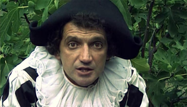 Mihai Gruia Sandu: Arlechino din anii '90 și Drumul Său Artistic în Timpul Prezent