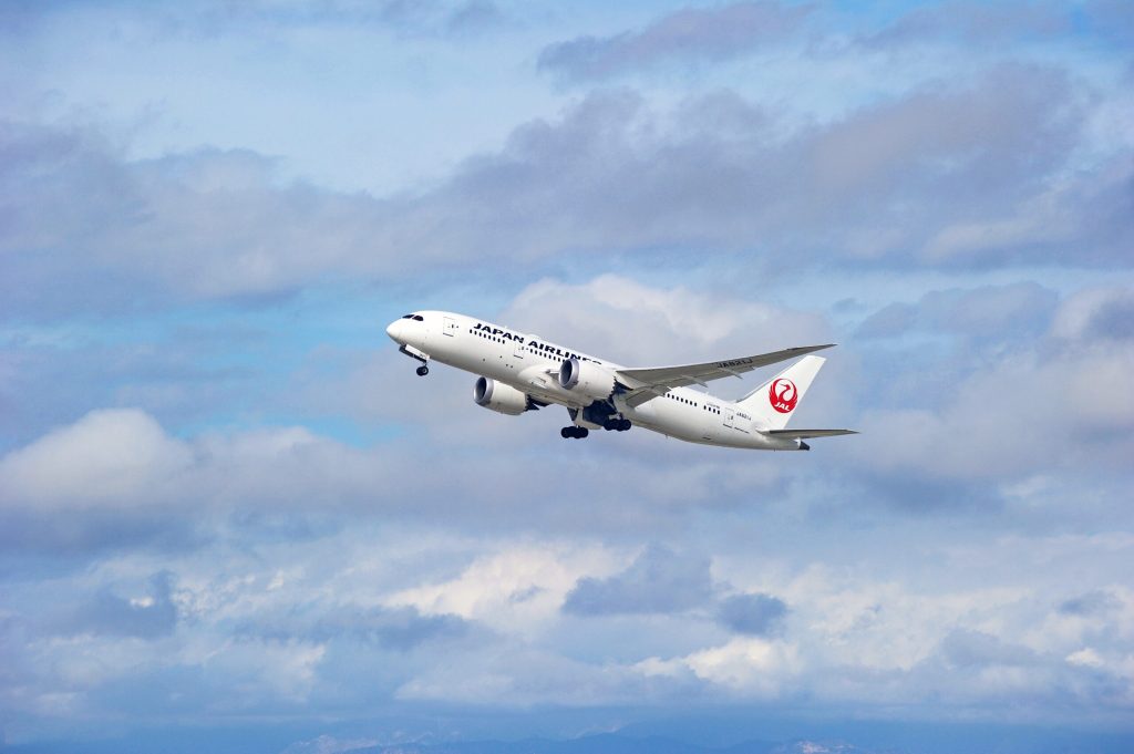 Căderea Dramatică a unui Boeing 737: O Analiză a Incidentului și Implicațiilor Sale