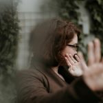 De ce spunem „nu” cu vinovăție: analiza psihologică a refuzului și impactul său asupra relațiilor interumane