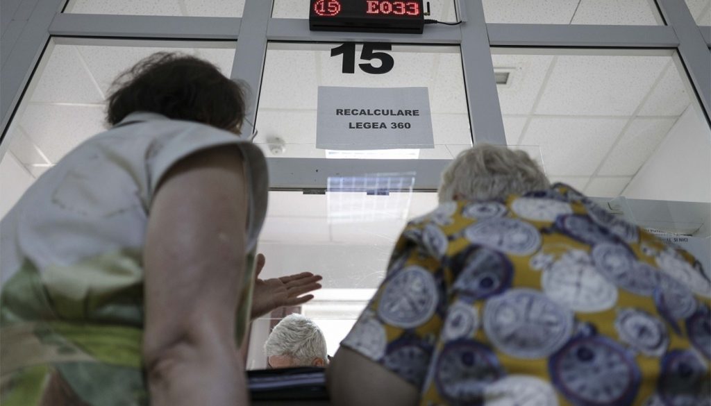 Impactul noii măsuri fiscale asupra pensionarilor români: O analiză detaliată a reducerii veniturilor cu 300 lei de la 1 august 2025