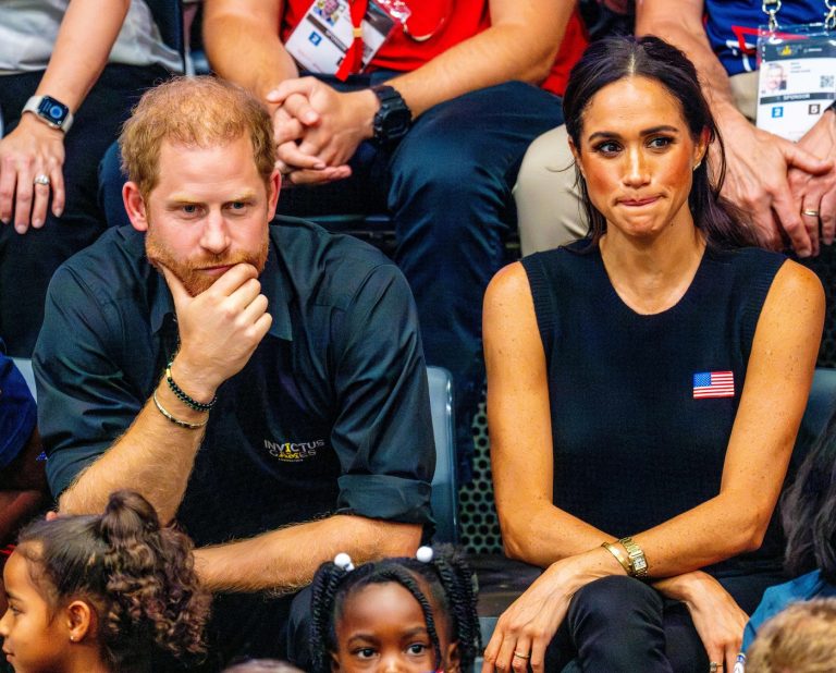 Prințul Harry și Meghan Markle: O poveste de dragoste sub presiune - Critici, umilințe și reacții regale