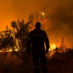 Grecia în criză: Incendiile devastatoare și salvarea migranților în contextul unei situații de urgență
