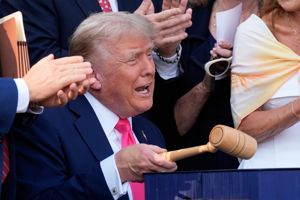 Conflictul dintre Donald Trump și Elon Musk: O analiză profundă a tensiunilor politice și economice