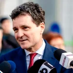 Nicușor Dan în pijamale: O analiză a impactului imaginii publice a președintelui României