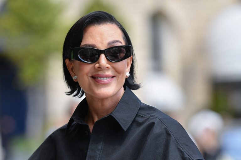 Transformarea lui Kris Jenner: O Investiție în Frumusețe sau O Reflexie a Standardelor Nerealiste?