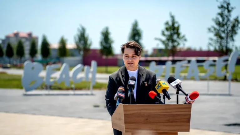 Selly Anunță Viitorul Festivalului Beach, Please! 2026: O Investiție de 15 Milioane de Euro și Oferte pentru Artiști Internaționali