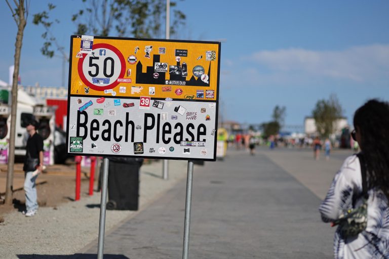 Festivalul Beach, Please!: O analiză a prețurilor și impactului cultural pe litoralul românesc