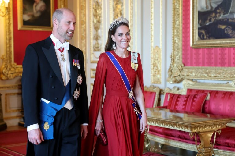 Semnificația Profundă a Accesoriului Purta de Prințesa Kate la Banchetul în Onoarea lui Emmanuel Macron