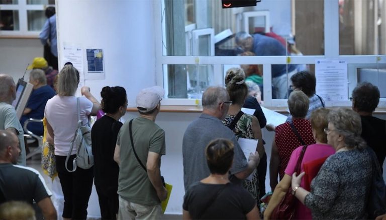 Impactul măsurilor de austeritate asupra pensionarilor români: Ce înseamnă tăierea pensiilor începând cu 2025?