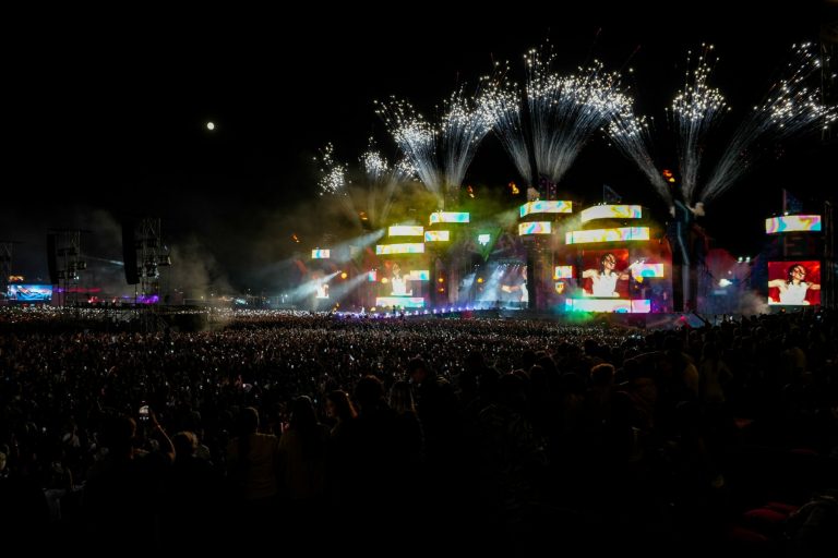 Festivalul Beach, Please! 2025: O Noapte Memorabilă cu Peste 150.000 de Participanți și Spectacole de Excepție
