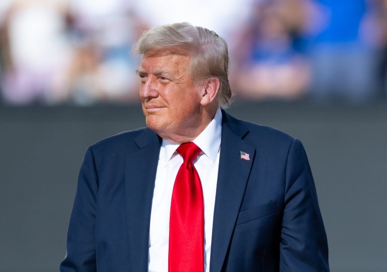 Donald Trump la Finala Cupei Mondiale a Cluburilor: O Apariție Controversată Pe Terenul Fotbalului