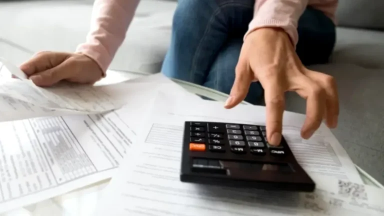 Creșterea prețurilor la energia electrică: o analiză detaliată asupra scumpirilor din 2025 și impactul asupra consumatorilor români