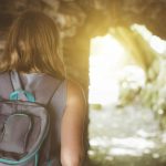 Viața în Izolare: Povestea Femeii care a Crescut două Fiice într-o Peșteră din India