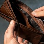 Impactul Crizei Financiare: Analiza Avertismentului Fitch pentru România