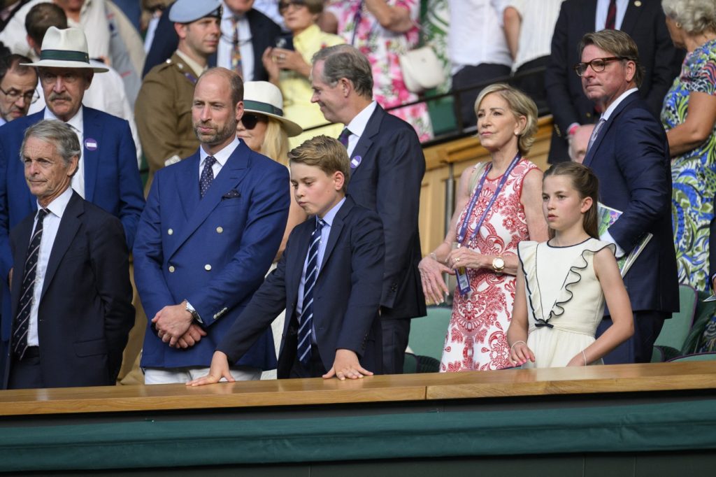 Prințesa Charlotte și Încălcarea Protocolelor Regale: O Privire Asupra Tradițiilor și Simbolismului Familiei Regale Britanice la Wimbledon 2025