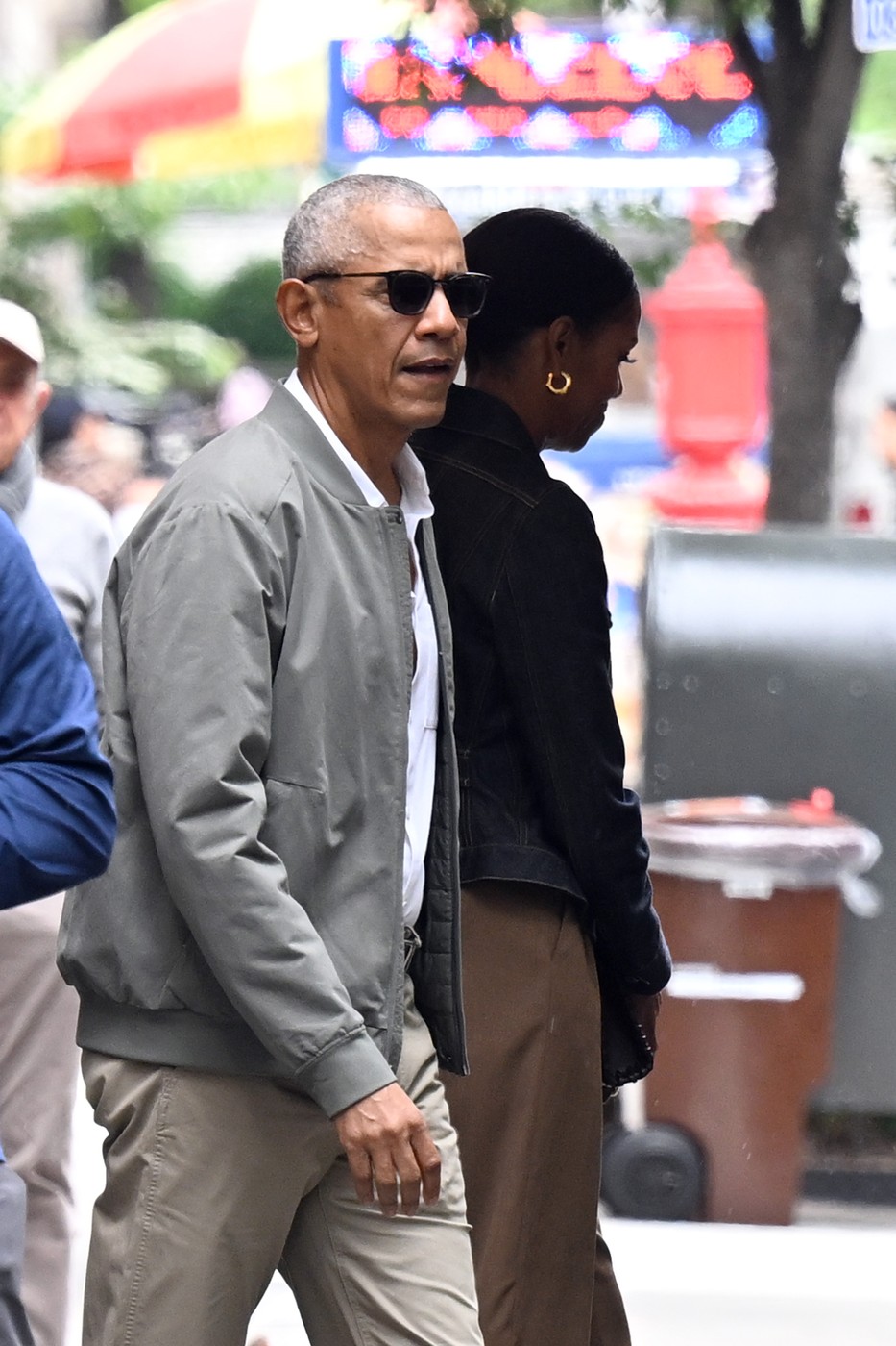 Între zvonuri și realitate: De ce Michelle și Barack Obama preferă discreția în viața publică