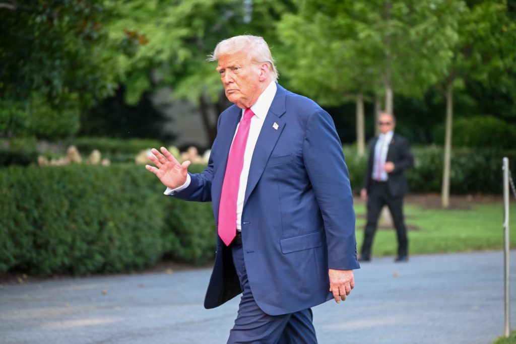 Presiunea asupra lui Donald Trump: Desecretizarea dosarului Jeffrey Epstein și implicațiile sale profunde