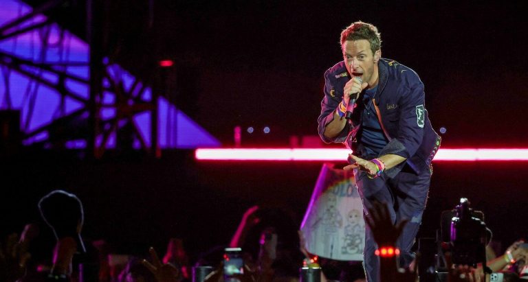 Scandalul de la concertul Coldplay: Cum o clipă de neatenție a dezvăluit o aventură în lumea tehnologiei