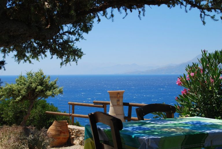 Avertisment pentru Turiștii din Grecia: Pericolele Caniculei și Impactul asupra Sănătății