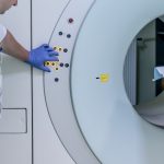 Tragedia din New York: Un bărbat a murit în timpul unui RMN. Ce ne învață acest incident despre siguranța medicală?