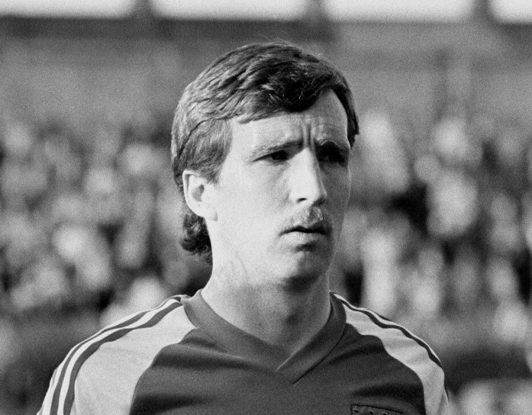 Tragedie în Fotbal: Moartea lui Joey Jones și Impactul Său Asupra Sportului Galez