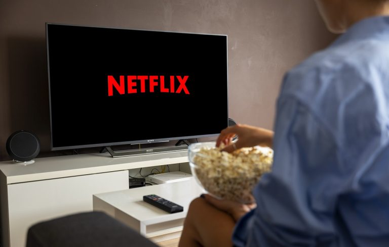 Thrillerul Sud-Coreean "Din perete în perete" Face Valuri pe Netflix: O Analiză Detaliată a Impactului și Tematicii Sale