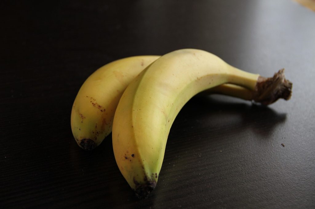 Dieta cu banane și apă caldă: Beneficii, riscuri și alimente interzise