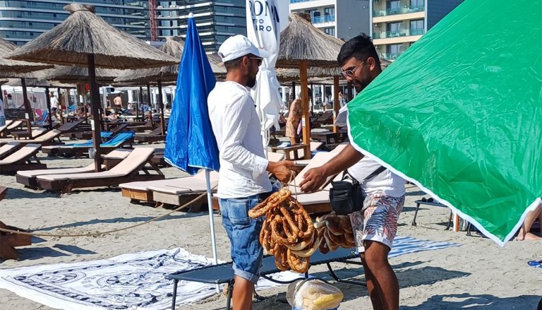 Explozia Prețurilor pe Plajele din Mamaia: Impactul Asupra Turiștilor și Reacția Asociației pentru Protecția Consumatorilor
