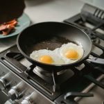 Gătește Ouă Ochiuri Fără Ulei: Trucuri Inovatoare pentru O Dietă Sănătoasă