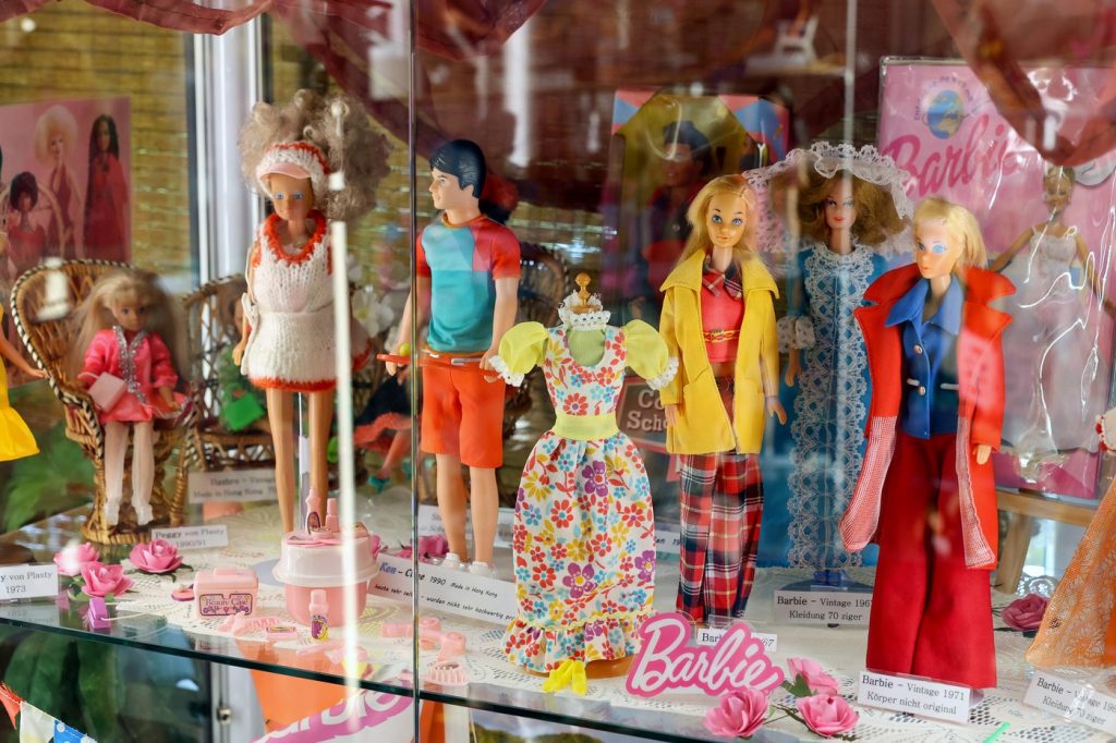 Tragedia Păpușilor: Moartea lui Mario Paglino și Gianni Grossi, Creatori de Barbie Personalizate, Șochează Lumea Modei și a Jucăriilor