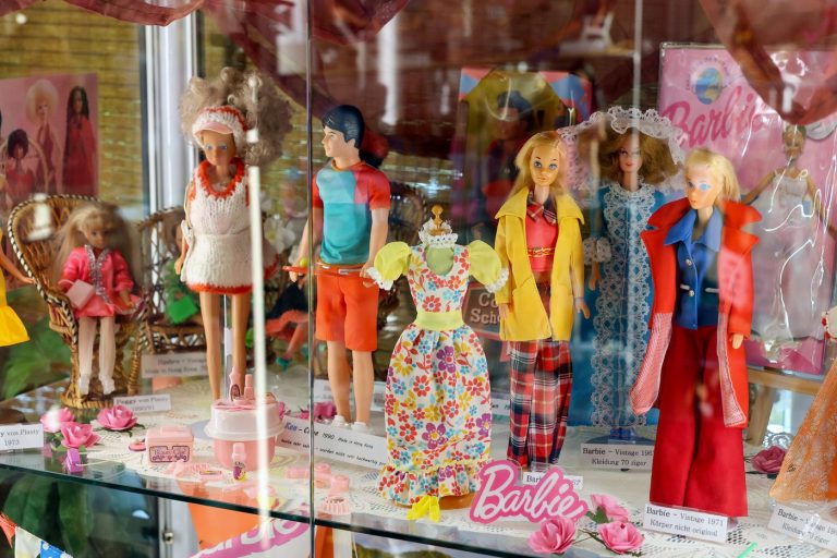 Tragedia Păpușilor: Moartea lui Mario Paglino și Gianni Grossi, Creatori de Barbie Personalizate, Șochează Lumea Modei și a Jucăriilor