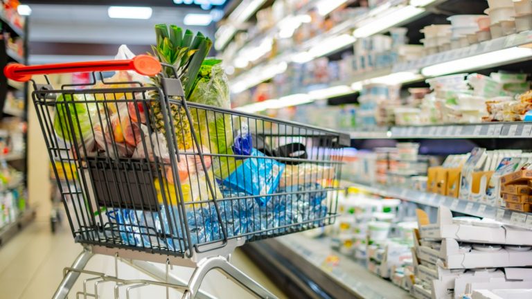 Pericolul din farfurie: Impactul consumului de conserve asupra sănătății românilor