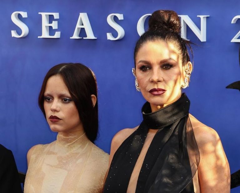 Catherine Zeta-Jones și Jenna Ortega: O seară de neuitat la premiera sezonului 2 din "Wednesday"