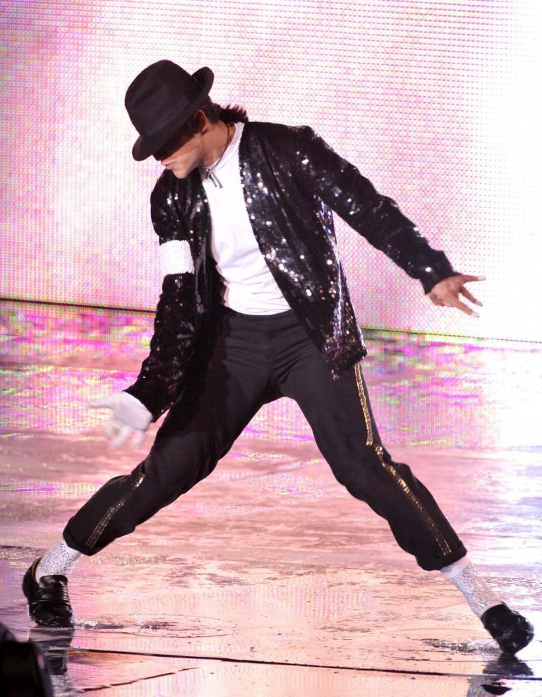 Valoarea Memorabilă a Obiectelor Purtate de Michael Jackson: O Analiză a Licitației Șosetei Legendare