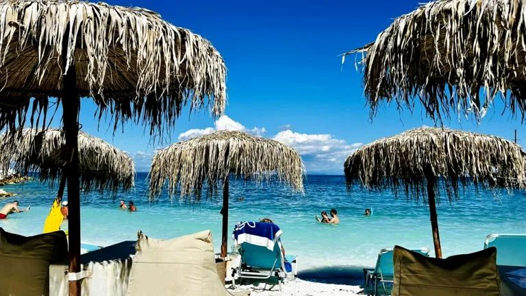 Vacanța în Thassos, 2025: Un Paradis Grecesc la Prețuri Accesibile pentru Familiile Românești