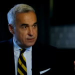 Călin Georgescu: De la solidaritate în fața inundațiilor la relaxare pe plajă – O analiză a contrastului și reacțiilor publice