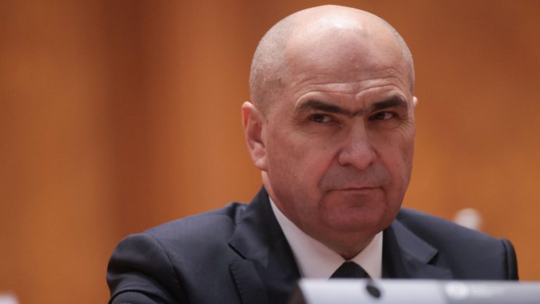 După ce a sărăcit țara, Bolojan îi minte în față pe români: Nu creștem taxele anul viitor