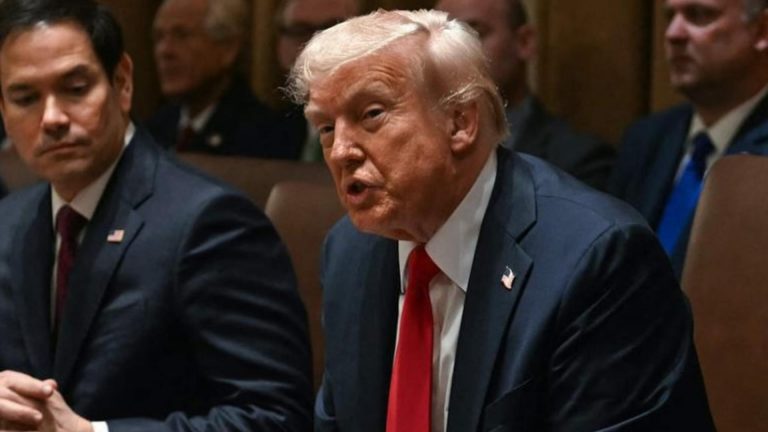 Trump critică amenda UE asupra platformei X, deținută de Elon Musk: „Europa se îndreaptă într-o direcție greșită”