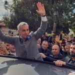 Călin Georgescu se prezintă la IPJ Buftea pentru semnarea controlului judiciar: mobilizare uriașă
