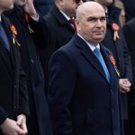 Val de controverse în Guvernul Bolojan, în doar 6 luni de mandat. Șpăgarii și corupții din Parlament