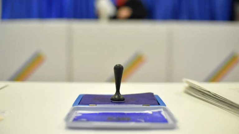 AUR a cerut renumărarea voturilor în mai multe secții de votare din București