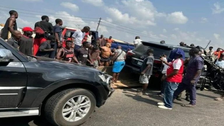 Un fost dublu campion mondial la box, rănit într-un accident în Nigeria soldat cu doi morți - FOTO/VIDEO