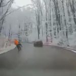 Accident teribil pe o șosea din județul Iași. Un tânăr a murit după ce a intrat cu motocicleta într‑un stâlp – VIDEO