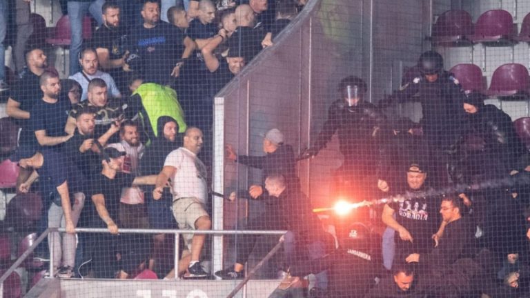 Zeci de sancțiuni după meciul FCSB-Dinamo. Mai mulți suporteri s-au ales cu interdicții de acces la meciuri