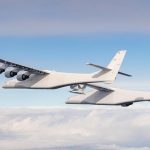 Record absolut în aviație. Singurul avion din lume cu aripi mai late decât un teren de fotbal - Video